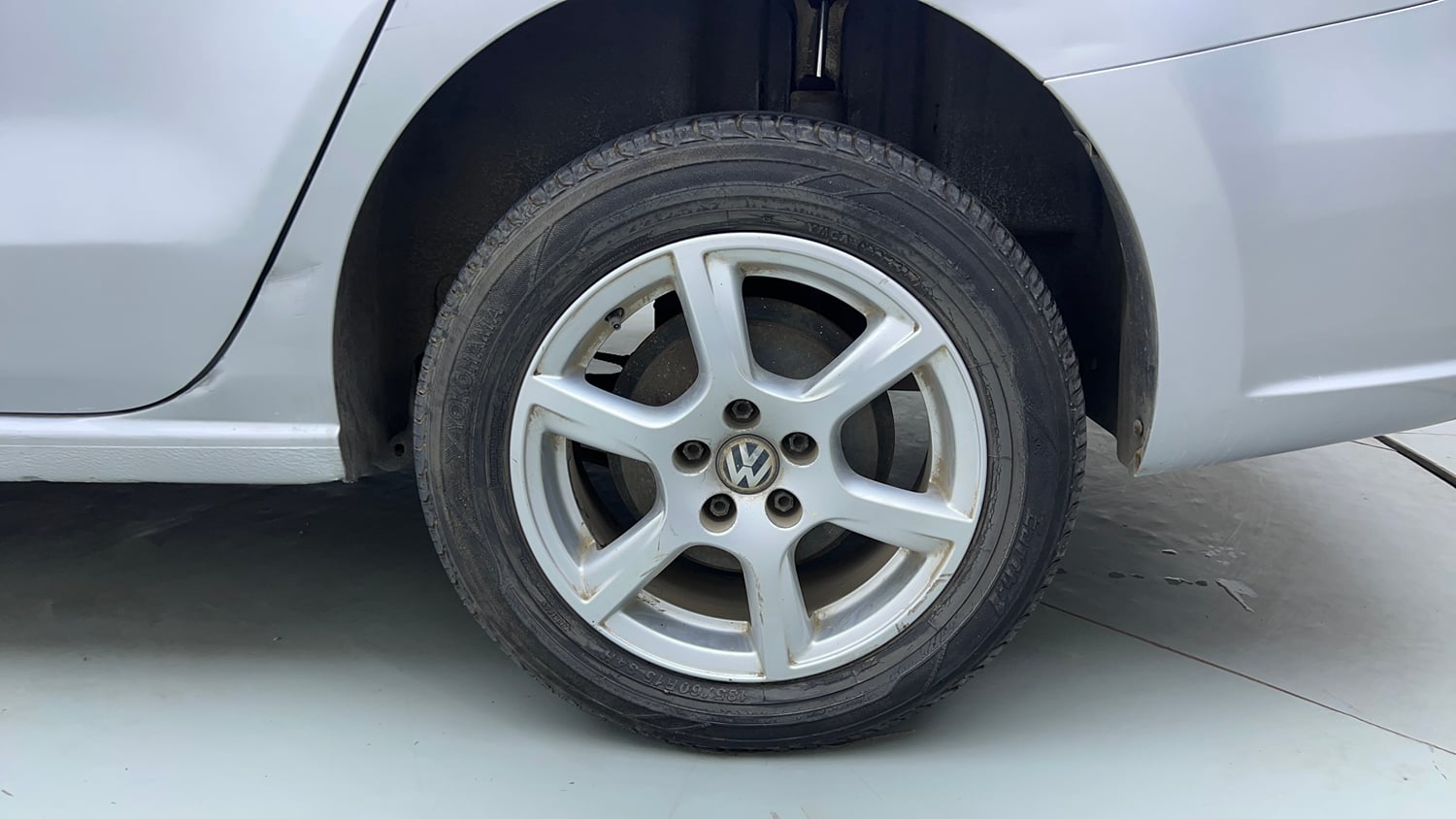 Used 2014 Volkswagen Vento Highline Petrol Petrol Manual tyres LEFT REAR TYRE RIM VIEW