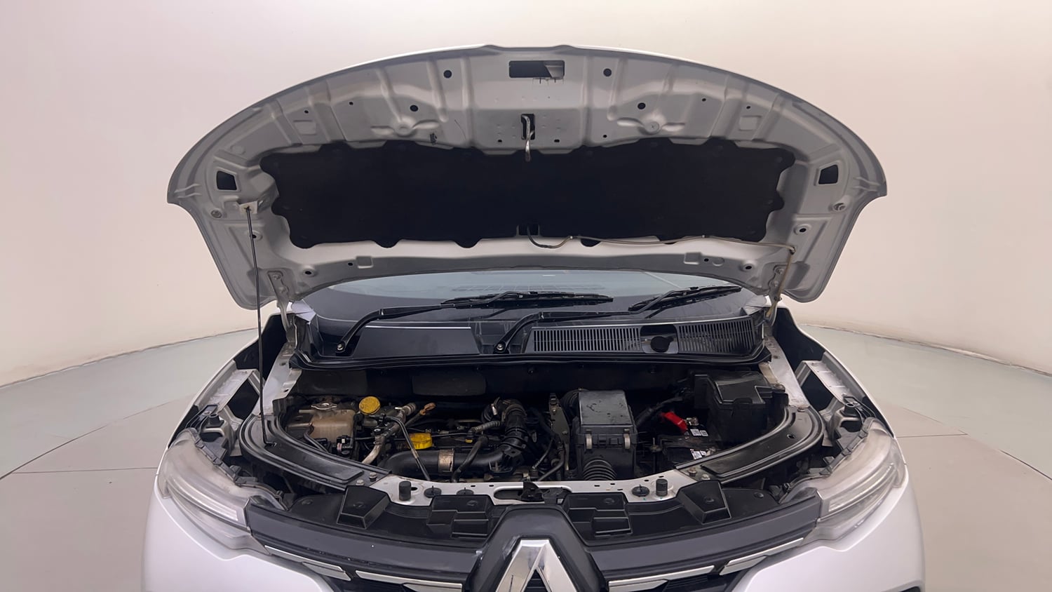 Used 2021 Renault Kiger RXT 1.0 Turbo MT Dual Tone Petrol Manual engine ENGINE & BONNET OPEN FRONT VIEW