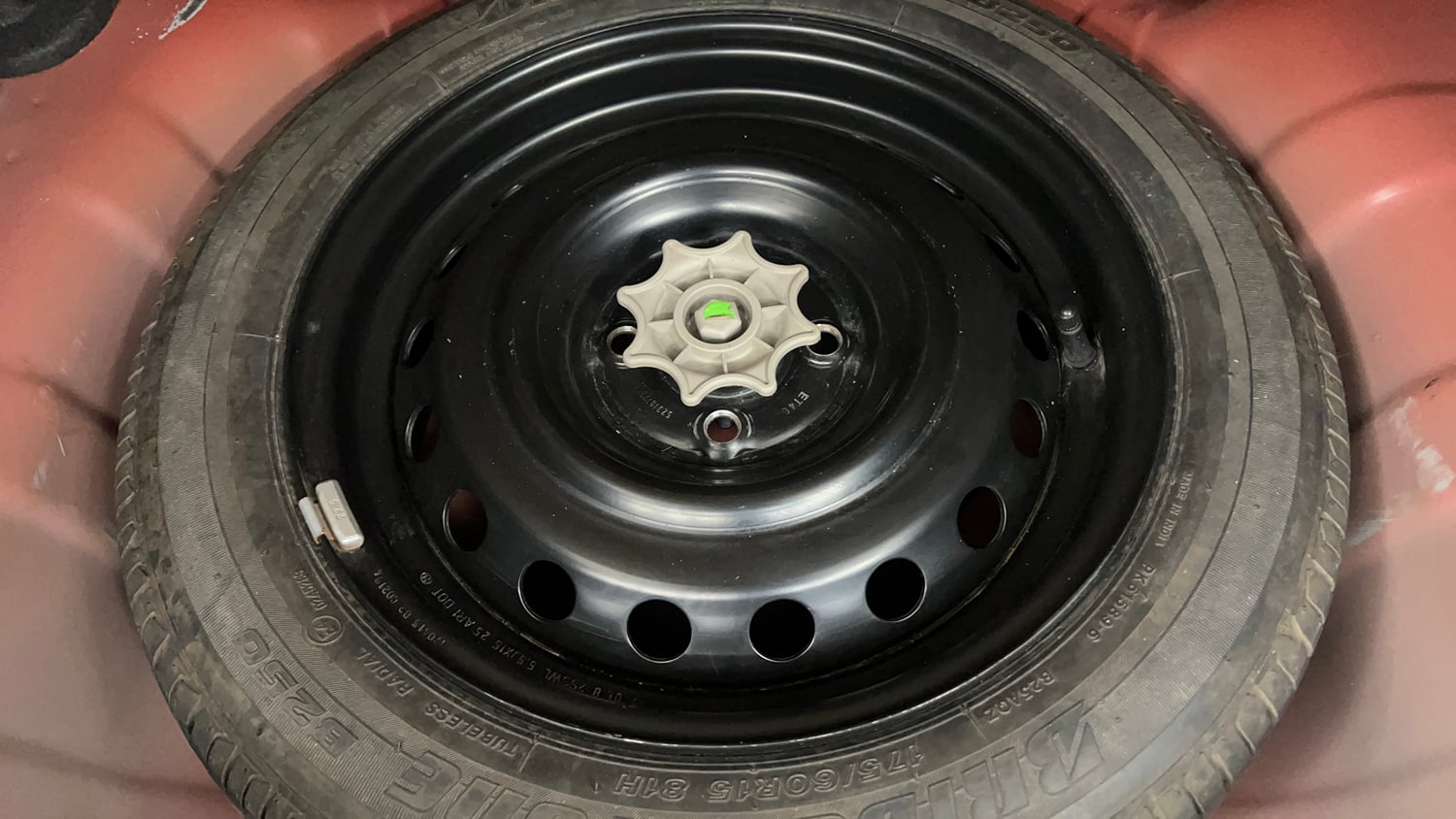 Used 2016 Hyundai Xcent SX 1.2 (O) Petrol Manual tyres SPARE TYRE VIEW