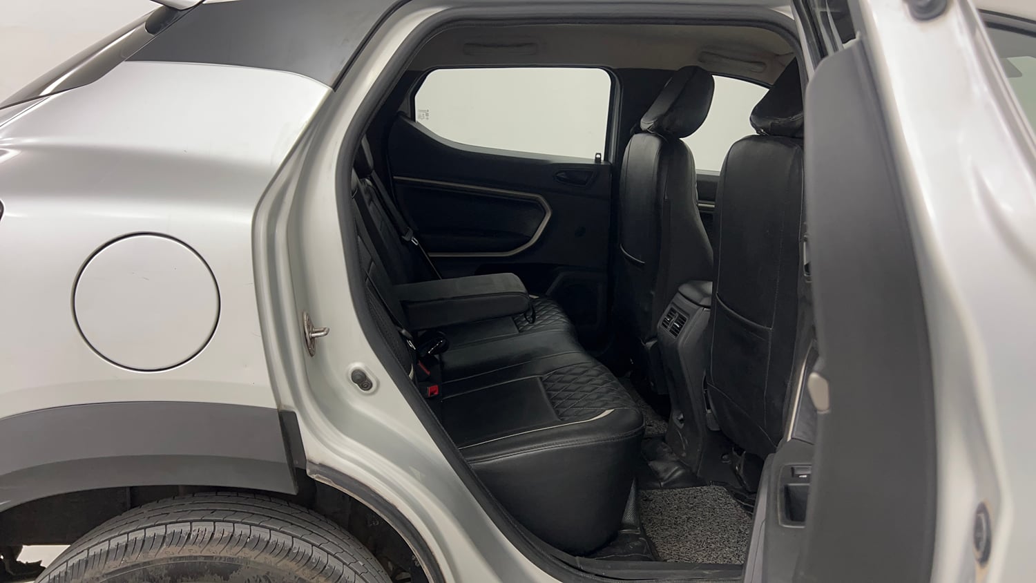 Used 2021 Renault Kiger RXZ MT Petrol Manual interior RIGHT SIDE REAR DOOR CABIN VIEW