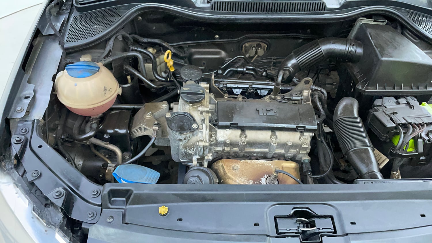 Used 2014 Volkswagen Polo Comfortline 1.2L (P) Petrol Manual engine ENGINE RIGHT SIDE VIEW