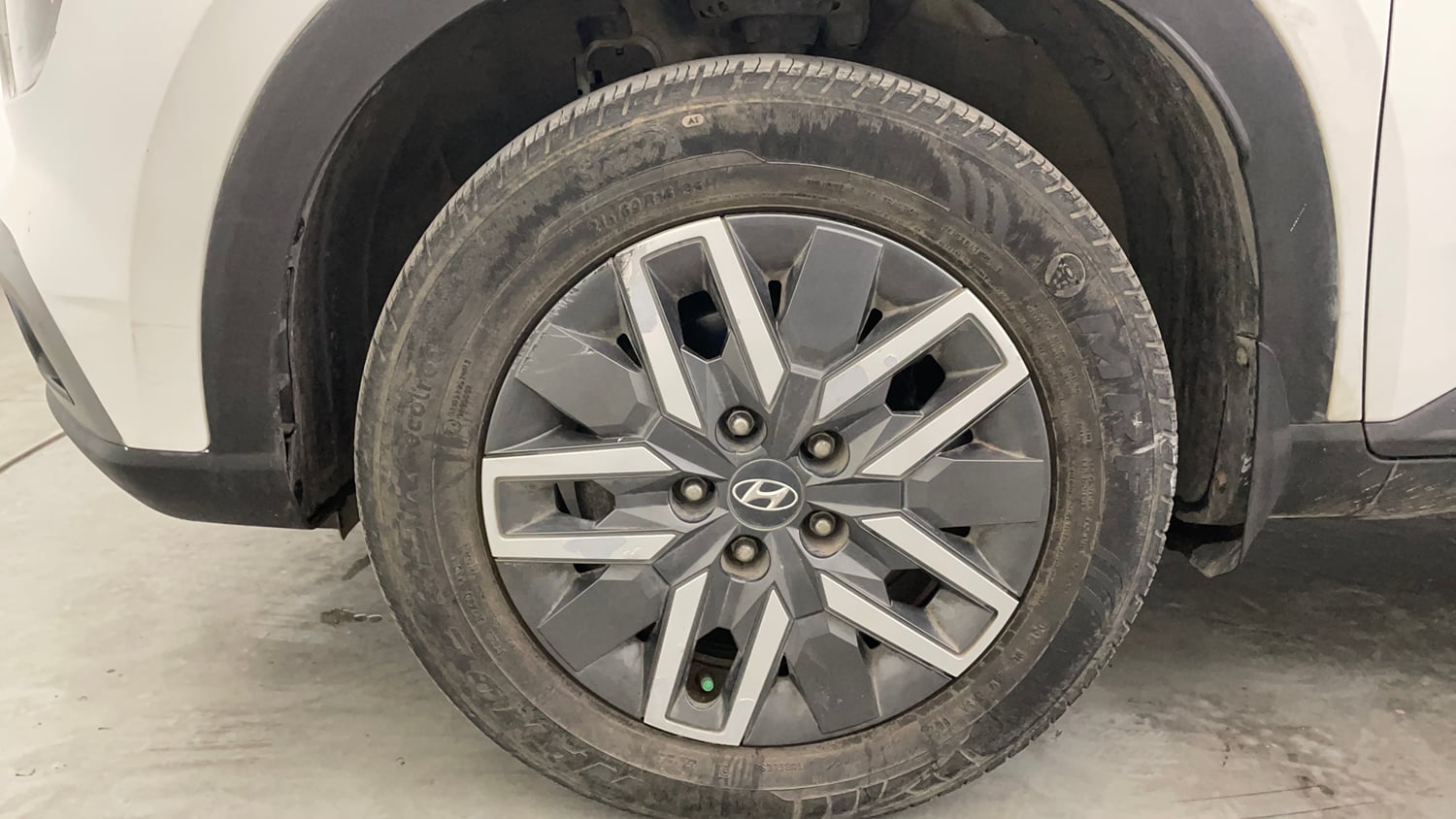 Used 2022 Hyundai Venue SX 1.5 CRDi Diesel Manual tyres LEFT FRONT TYRE RIM VIEW