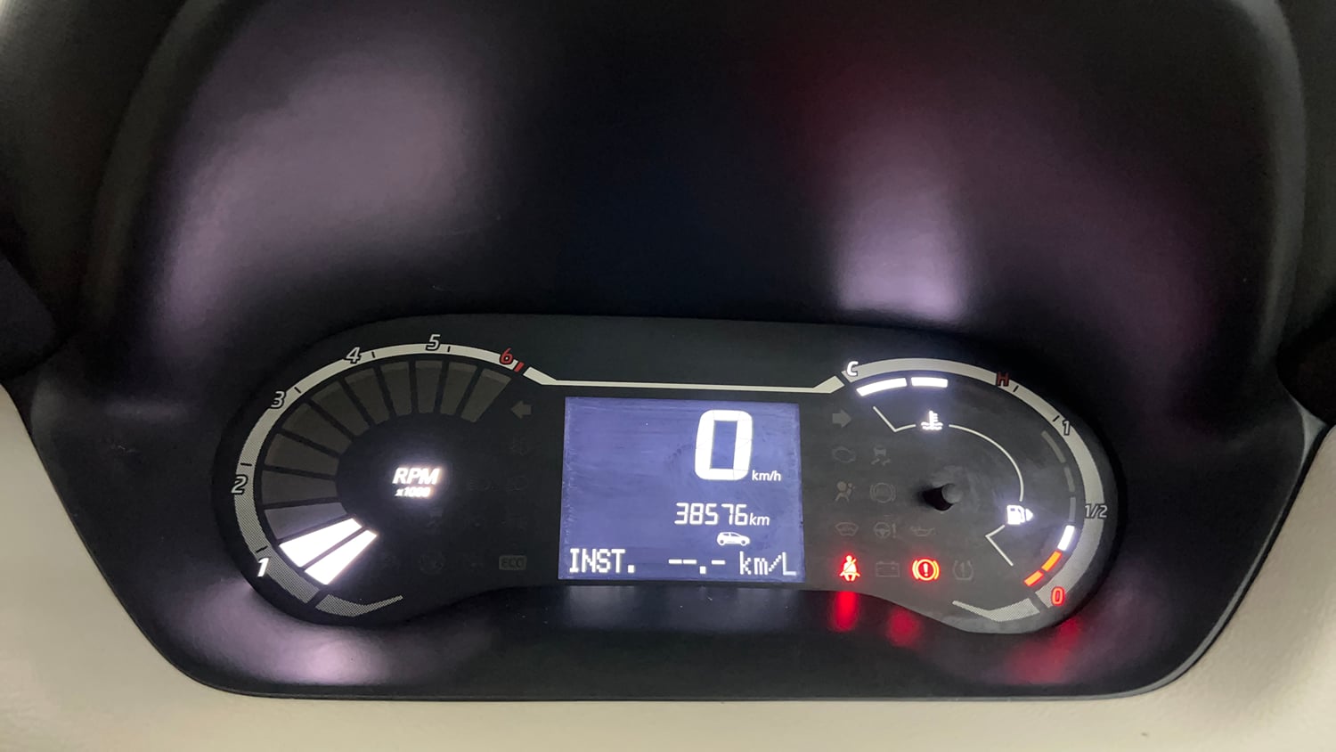 Used 2022 Nissan Magnite XV Executive Petrol Manual interior CLUSTERMETER VIEW
