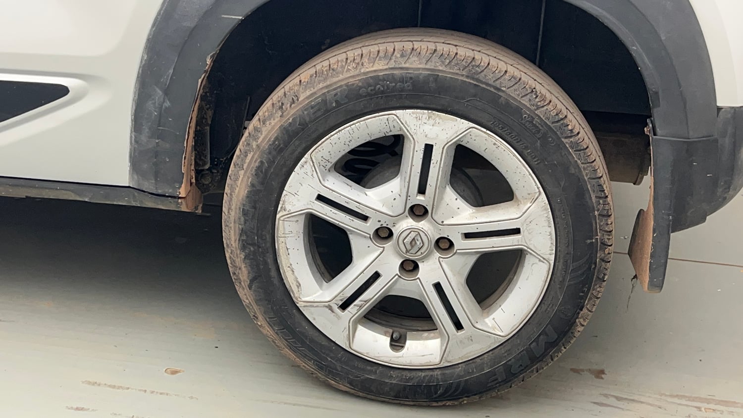 Used 2022 Renault Kiger RXT MT Petrol Manual tyres LEFT REAR TYRE RIM VIEW