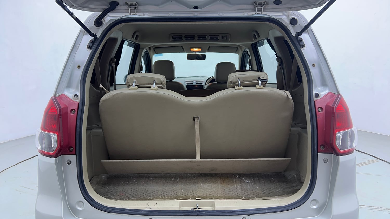 Used 2015 Maruti Suzuki Ertiga Vxi Petrol Manual interior DICKY INSIDE VIEW