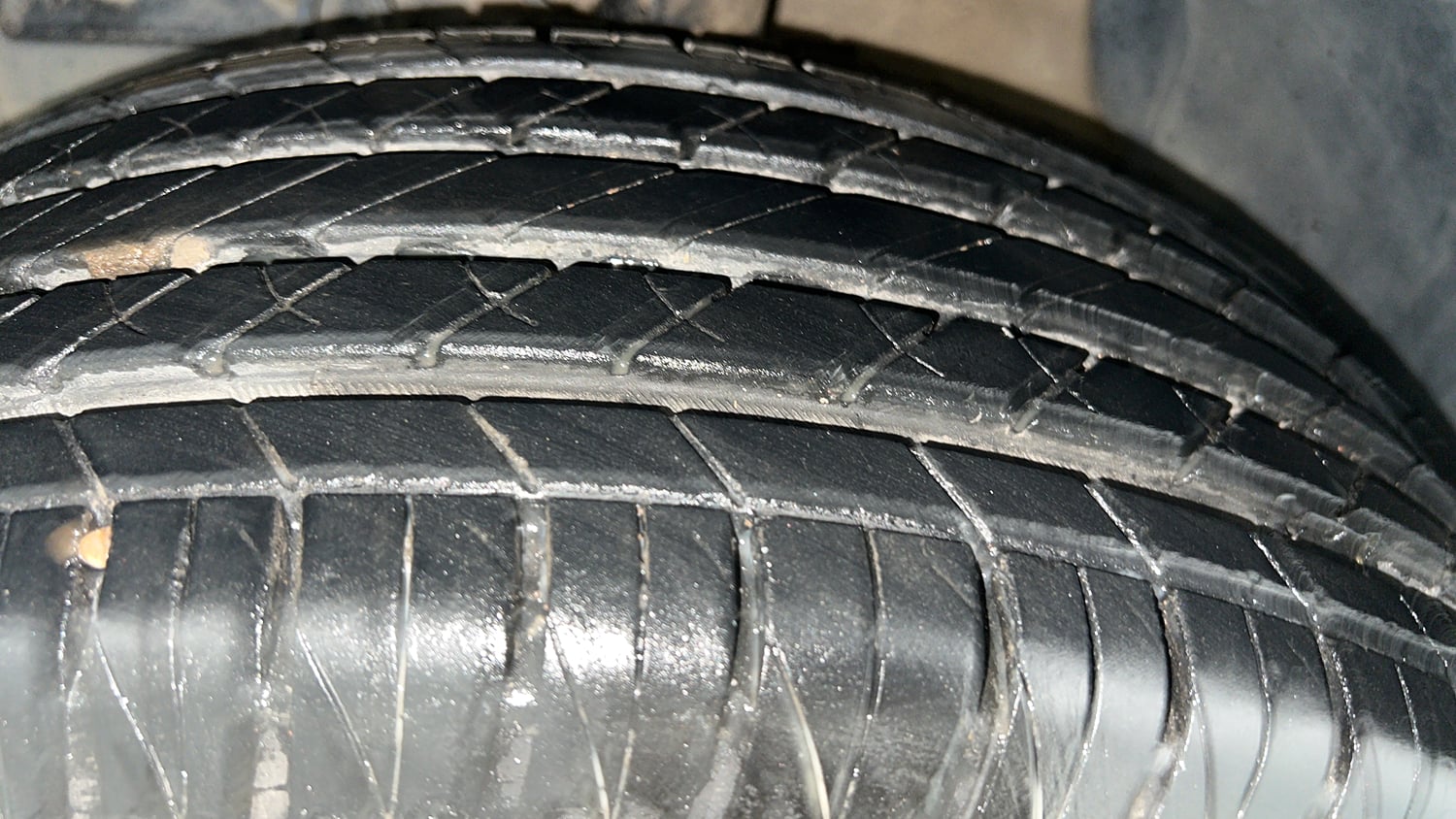 Used 2022 maruti-suzuki Vitara Brezza ZXi Petrol Manual tyres LEFT FRONT TYRE TREAD VIEW