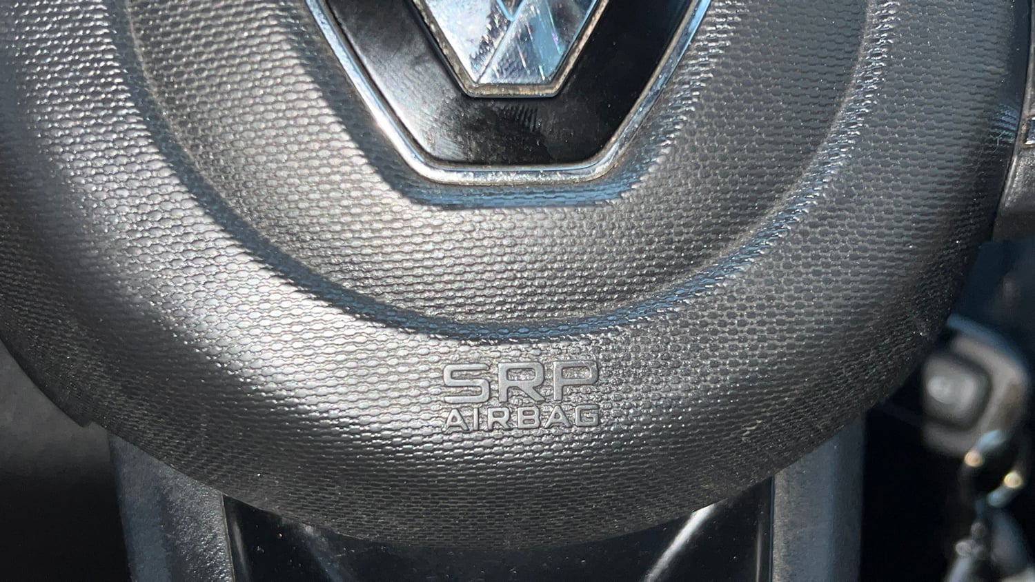 Used 2022 Renault Kwid RXT 1.0 (O) Petrol Manual top_features Airbags