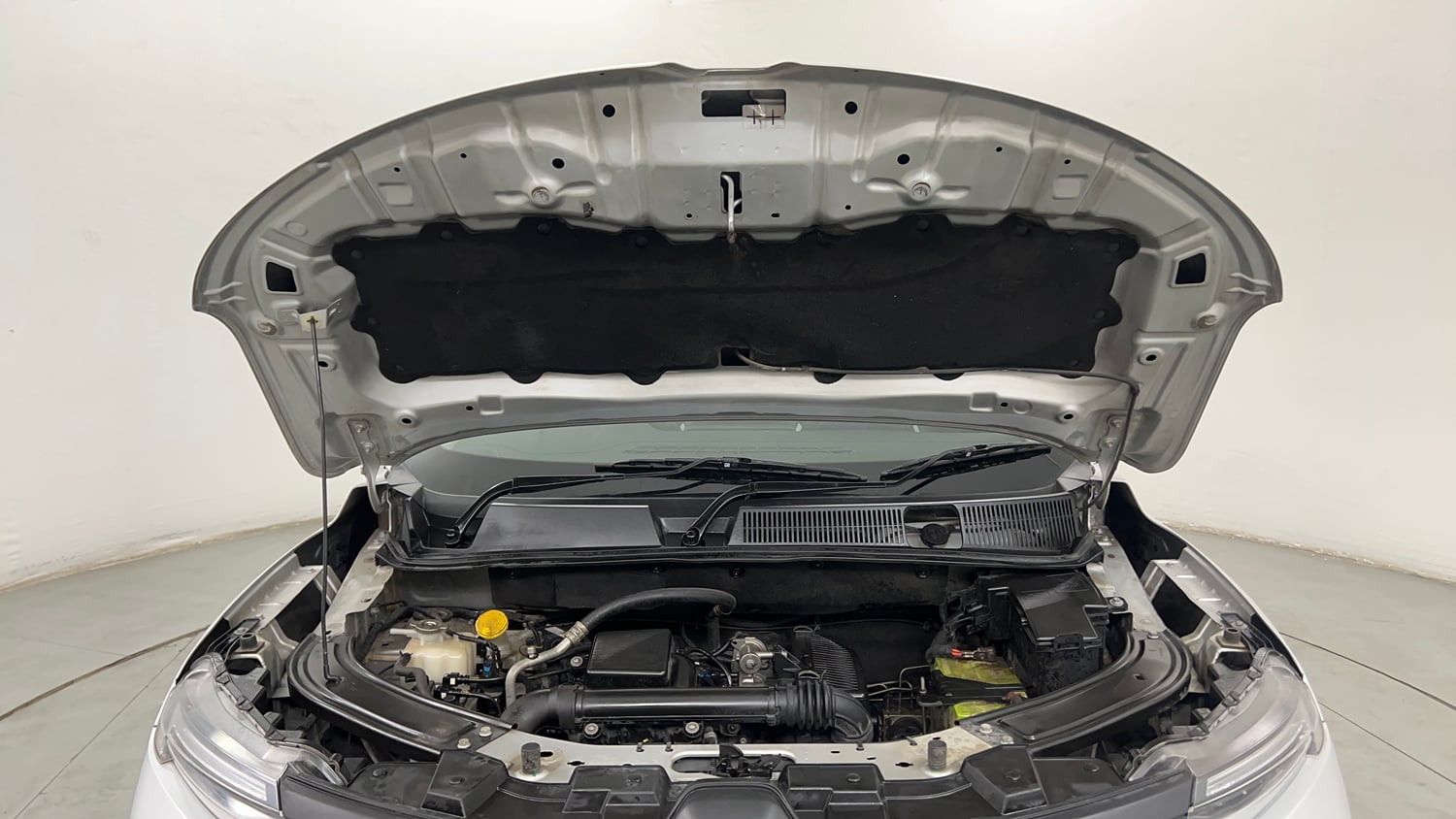 Used 2021 Renault Kiger RXZ MT Petrol Manual engine ENGINE & BONNET OPEN FRONT VIEW