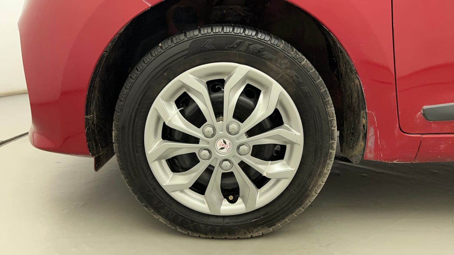 Used 2018 Hyundai Grand i10 Sportz 1.2 Kappa VTVT Petrol Manual tyres LEFT FRONT TYRE RIM VIEW