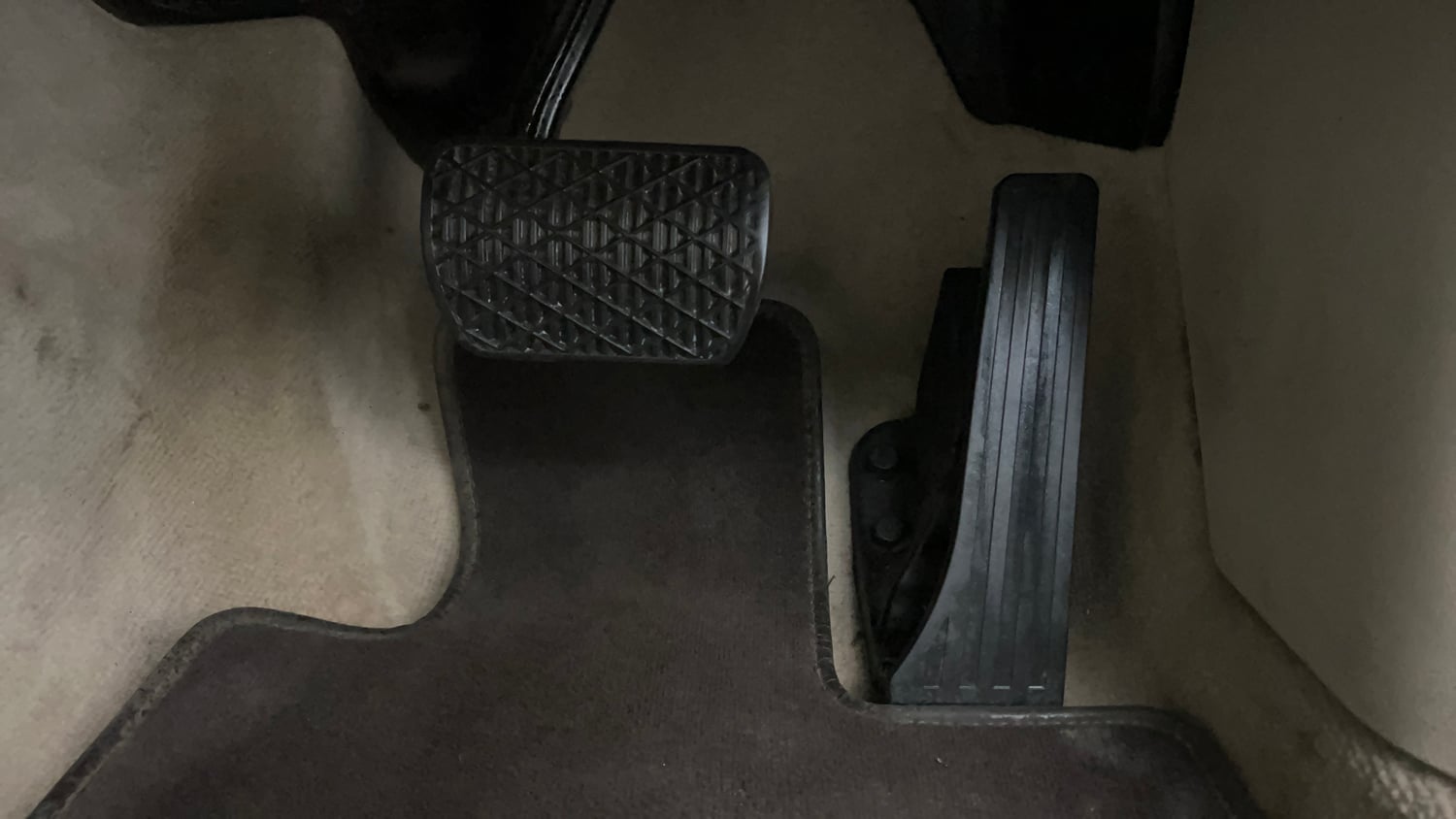 Used 2022 Mercedes-Benz E-Class E 220d Exclusive Diesel Automatic interior PEDALS VIEW