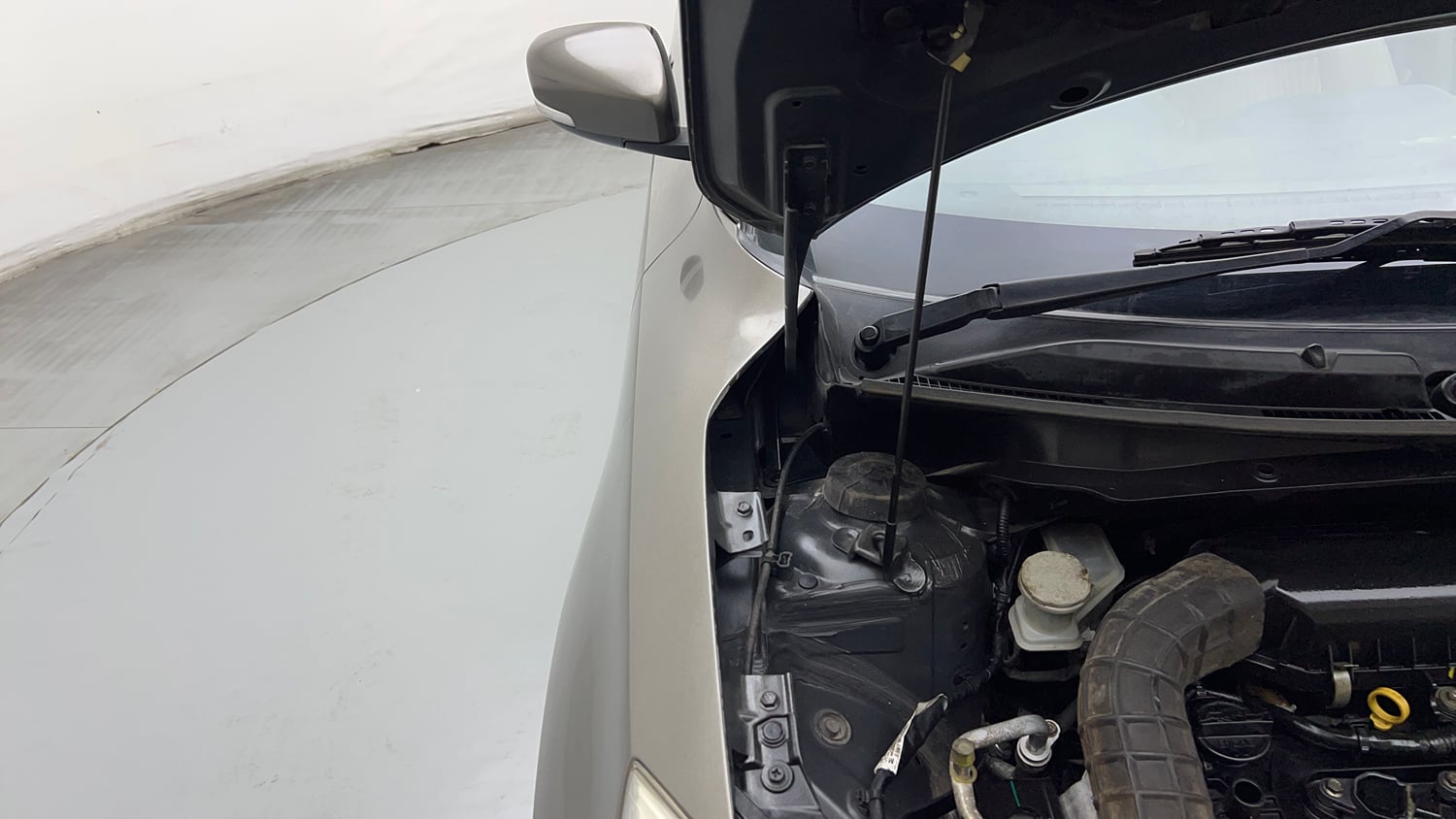 Used 2018 Maruti Suzuki Dzire VXi AMT Petrol Automatic engine ENGINE RIGHT SIDE HINGE & APRON VIEW