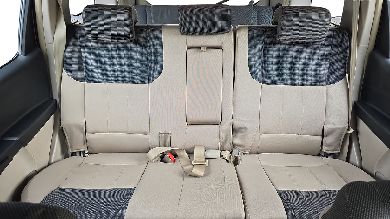Used 2017 Mahindra XUV500 W4 Diesel Manual interior REAR SEAT CONDITION VIEW