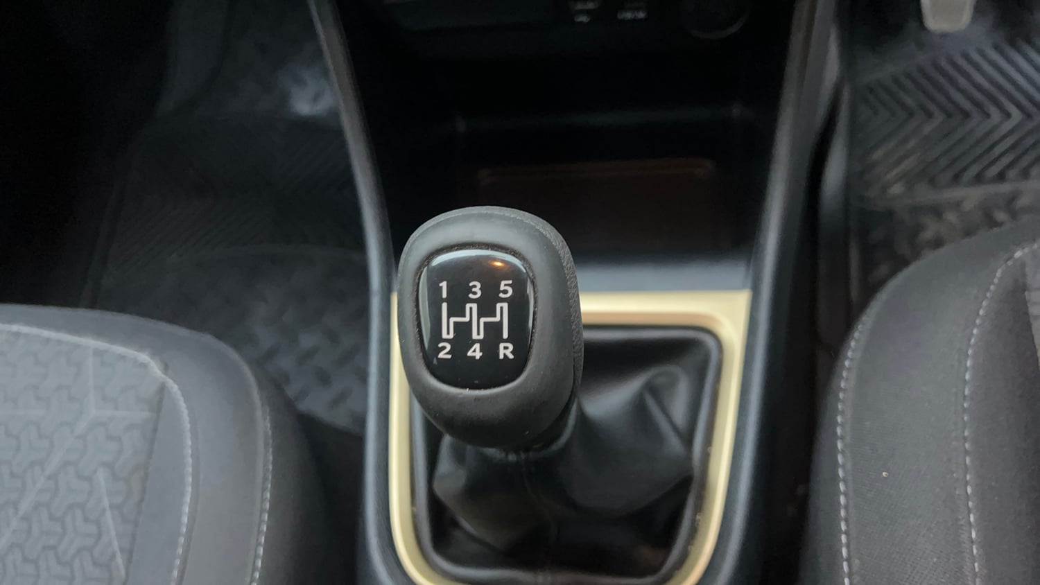 Used 2024 Tata Punch Accomplished iCNG Cng Manual interior GEAR  KNOB VIEW