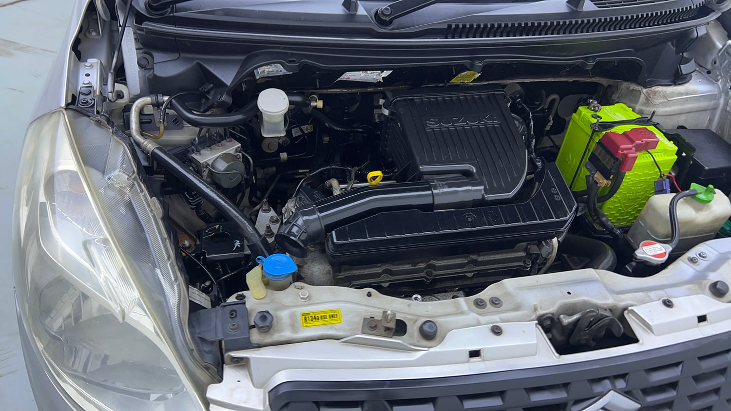 Used 2015 Maruti Suzuki Ertiga ZXi Petrol Manual engine ENGINE RIGHT SIDE VIEW