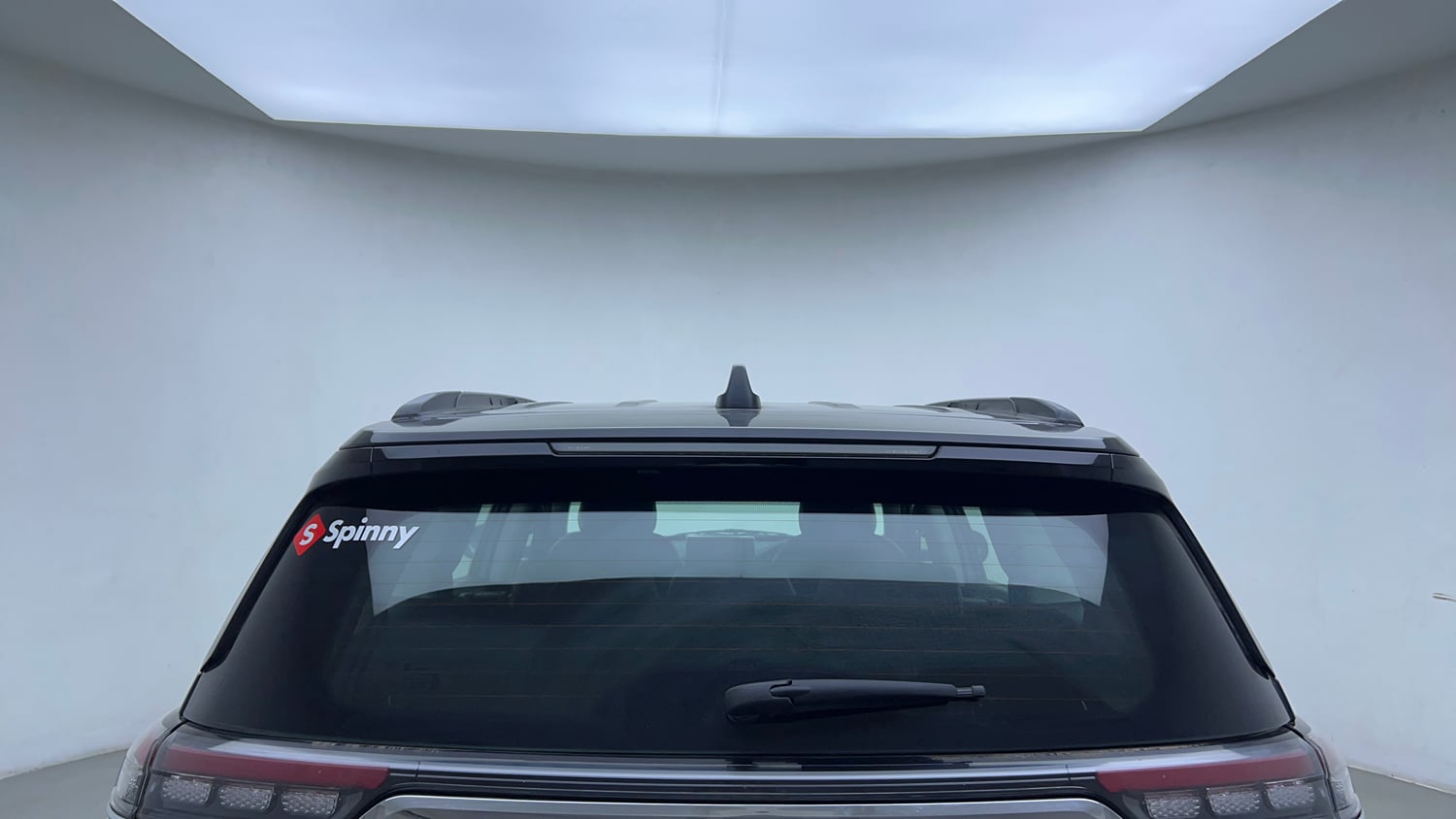 Used 2022 Jeep Meridian Limited (O) 4X2 AT Diesel Automatic exterior BACK WINDSHIELD VIEW