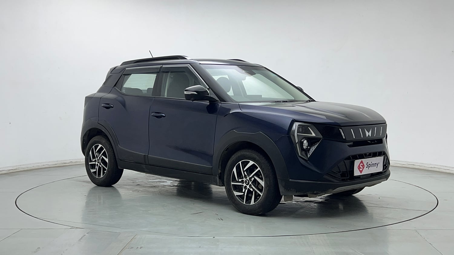 Used 2024 Mahindra XUV 3XO AX5L 1.2 Petrol Petrol Manual exterior RIGHT FRONT CORNER VIEW