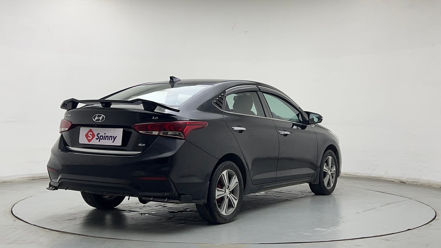 Used 2018 Hyundai Verna SX (O) 1.6 VTVT AT Petrol Automatic exterior RIGHT REAR CORNER VIEW