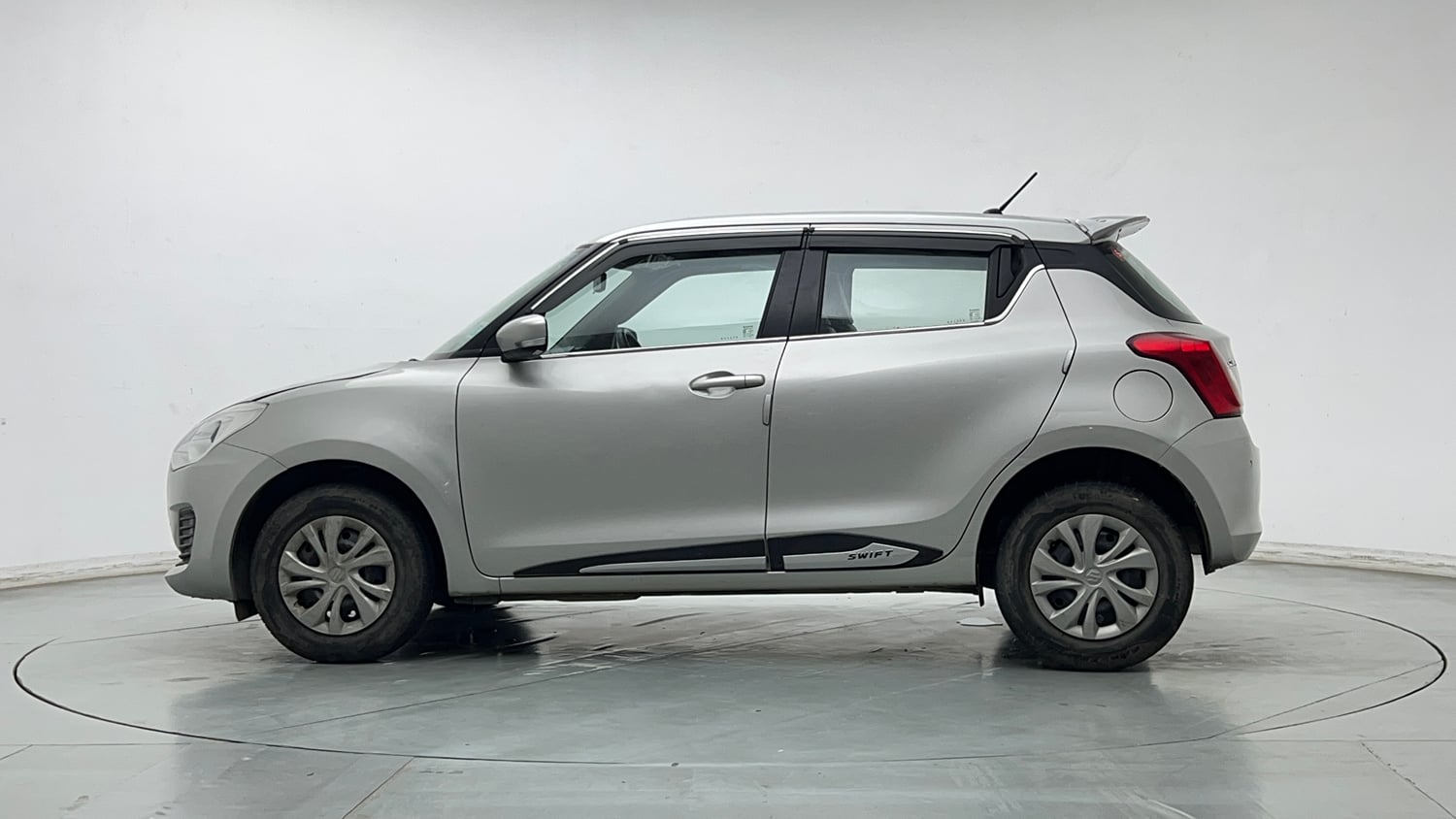 Used 2023 Maruti Suzuki Swift VXi Petrol Manual exterior LEFT SIDE VIEW