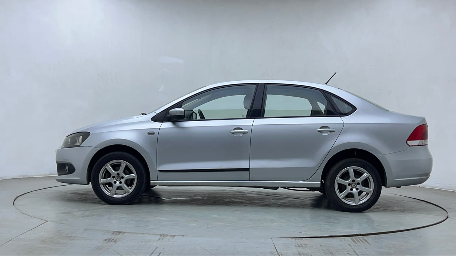 Used 2014 Volkswagen Vento Highline Petrol Petrol Manual exterior LEFT SIDE VIEW