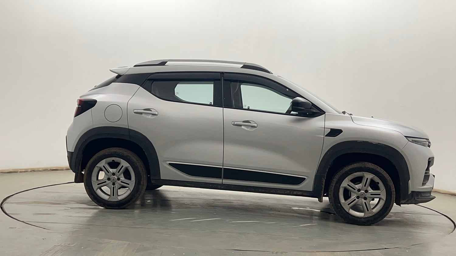 Used 2022 Renault Kiger RXT MT Petrol Manual exterior RIGHT SIDE VIEW