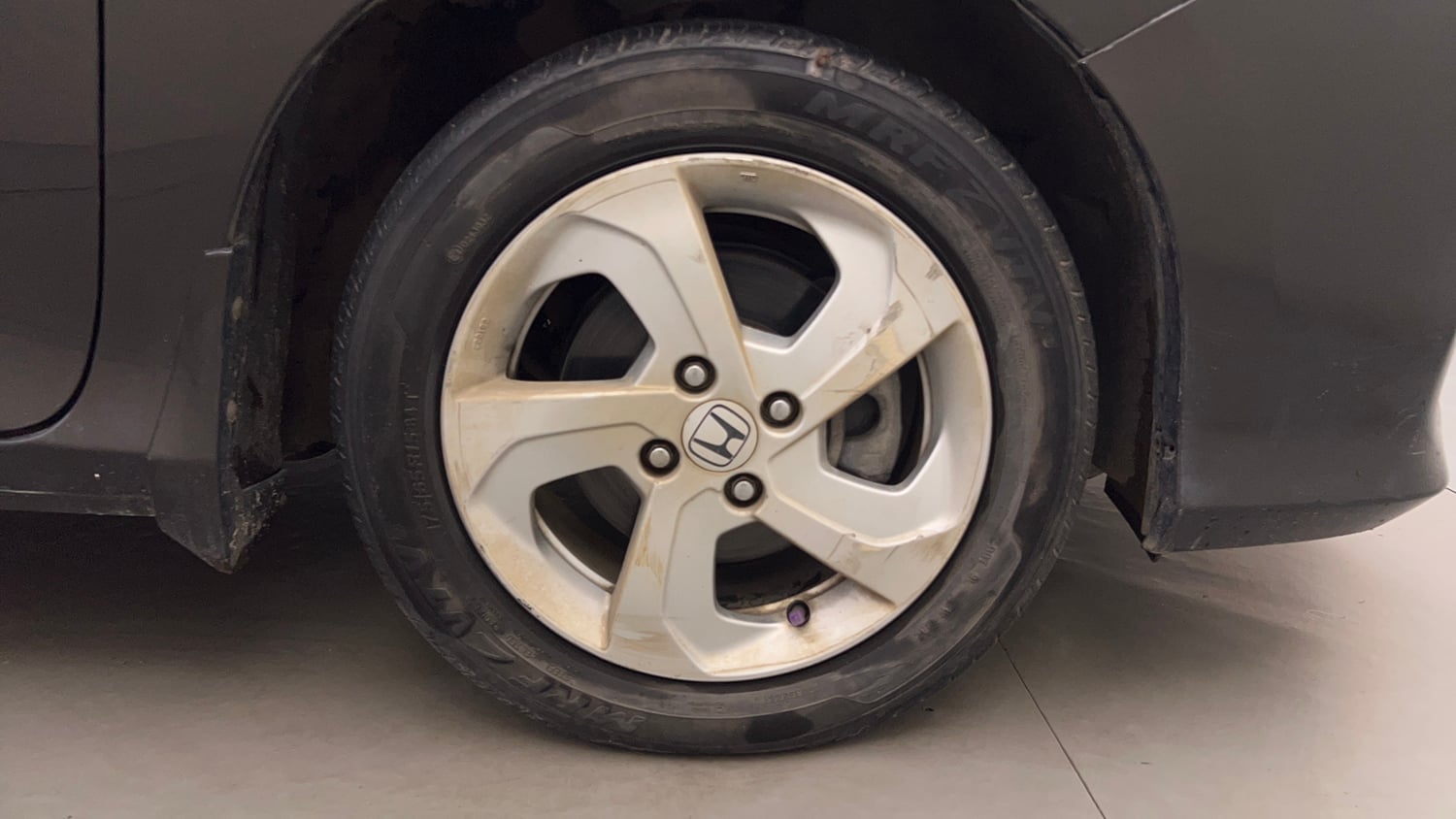 Used 2015 Honda City VX Petrol Manual tyres RIGHT FRONT TYRE RIM VIEW