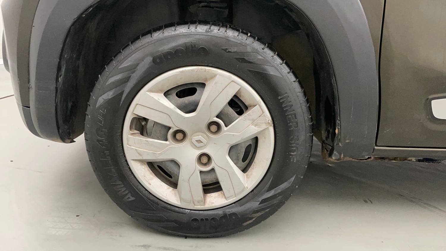 Used 2018 Renault Kwid 1.0 RXT Petrol Manual tyres LEFT FRONT TYRE RIM VIEW