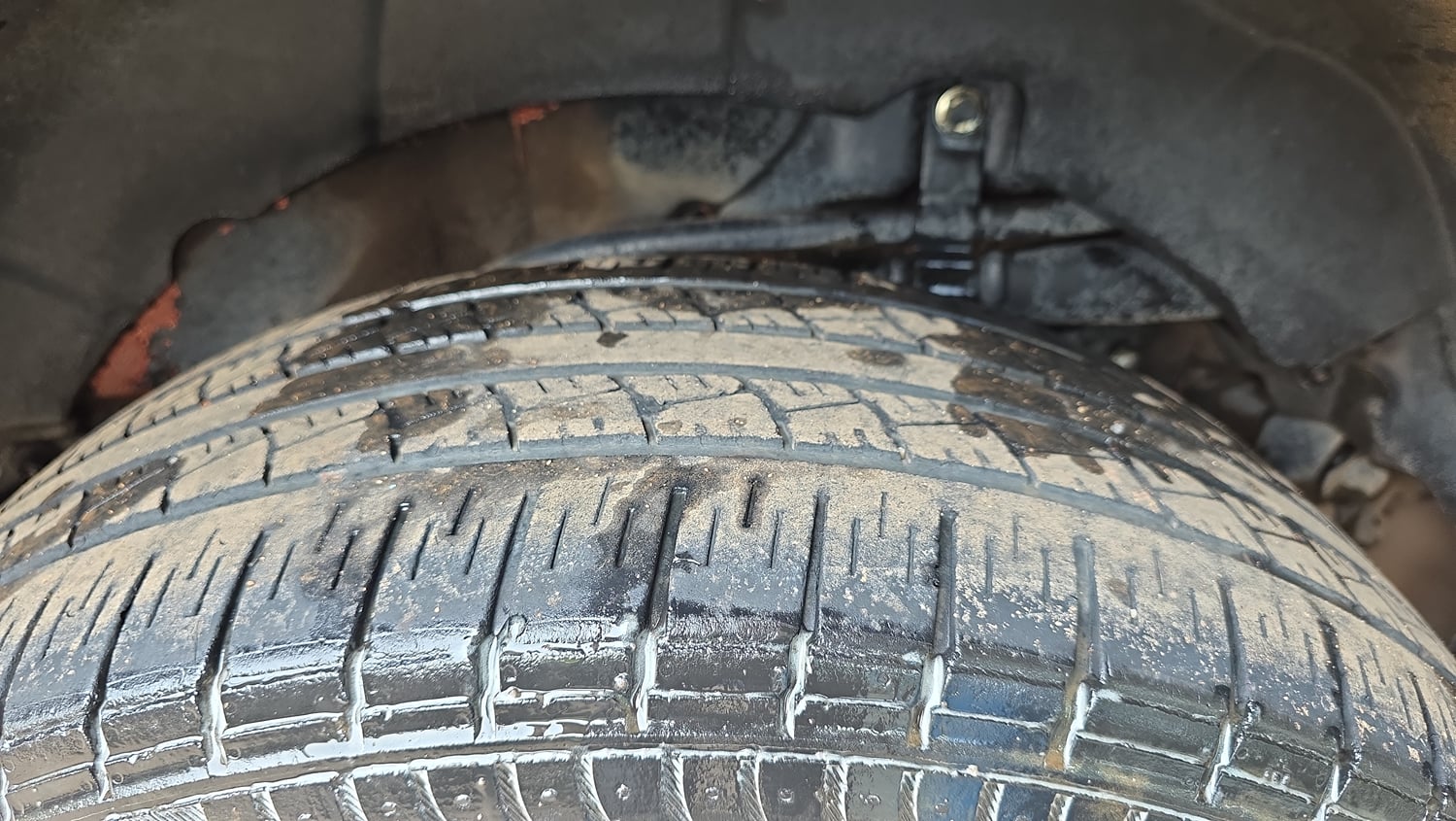 Used 2017 Mahindra XUV500 W4 Diesel Manual tyres LEFT REAR TYRE TREAD VIEW