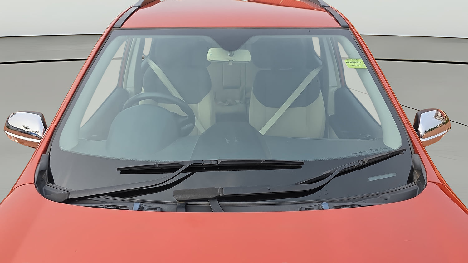 Used 2017 Mahindra XUV500 W4 Diesel Manual exterior FRONT WINDSHIELD VIEW