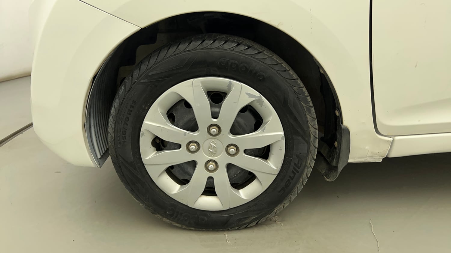 Used 2017 Hyundai Eon Magna + Petrol Manual tyres LEFT FRONT TYRE RIM VIEW
