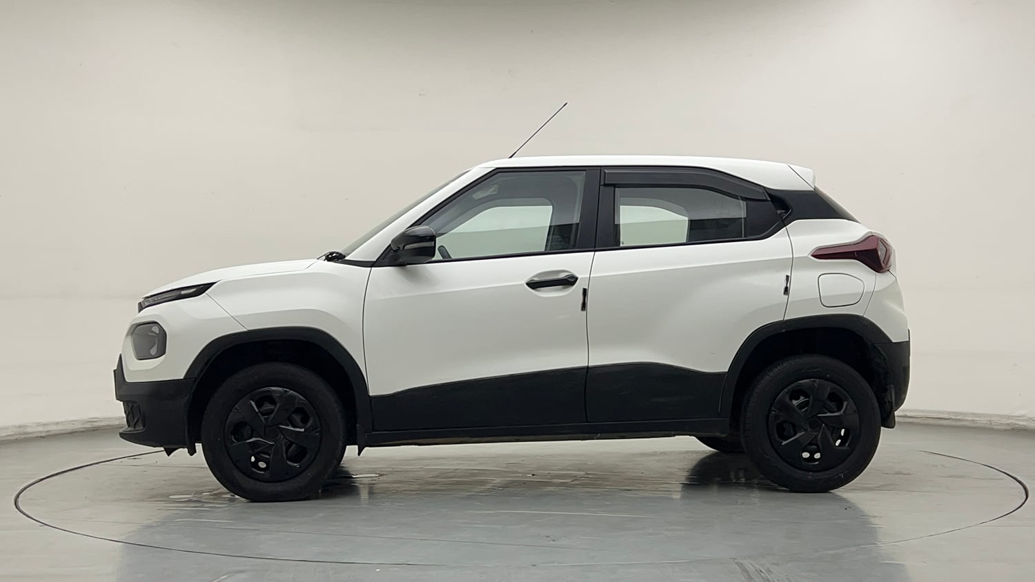 Used 2023 Tata Punch Pure MT Petrol Manual exterior LEFT SIDE VIEW
