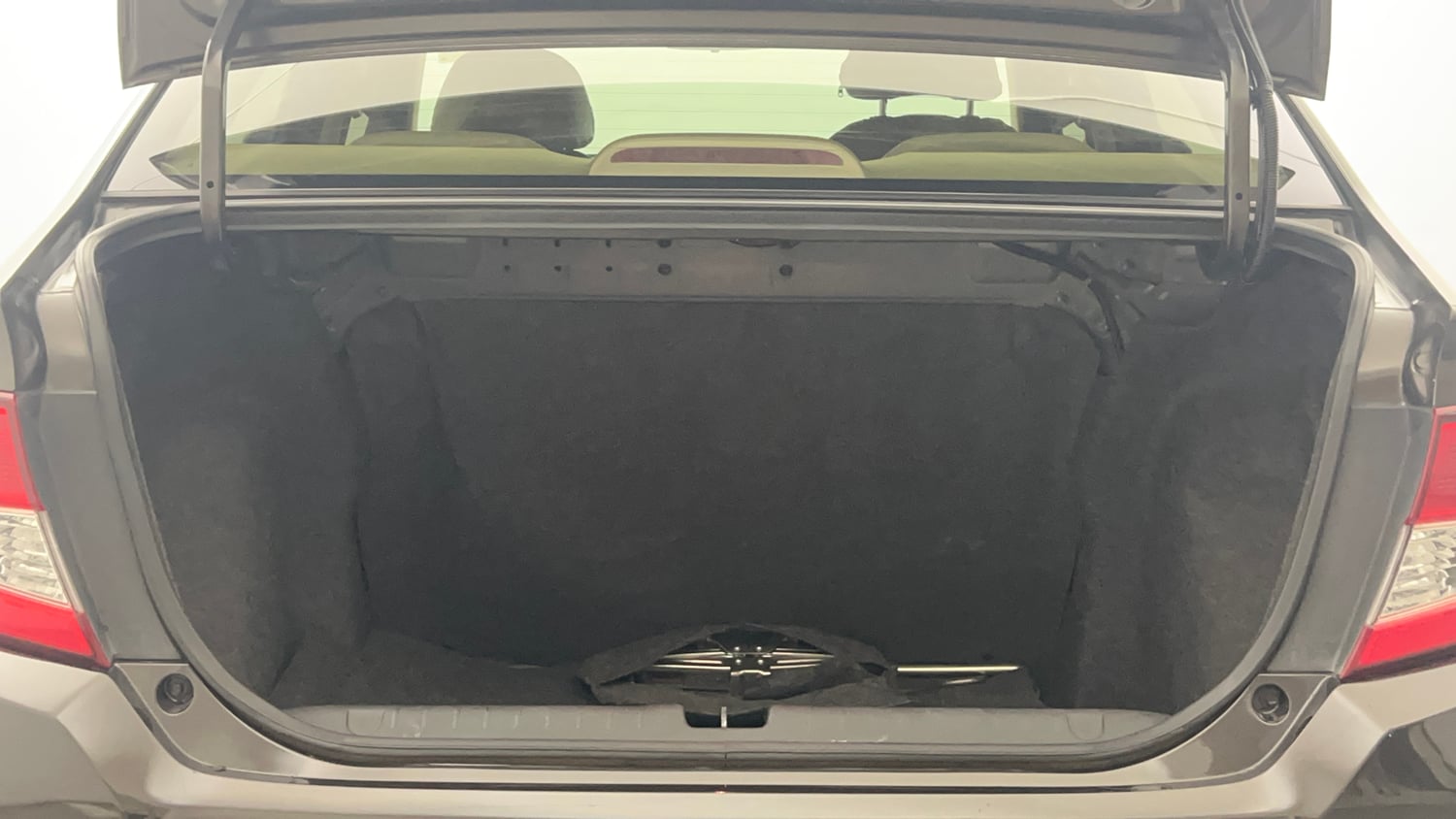 Used 2018 Honda Amaze 1.2 VX MT Petrol Petrol Manual interior DICKY INSIDE VIEW