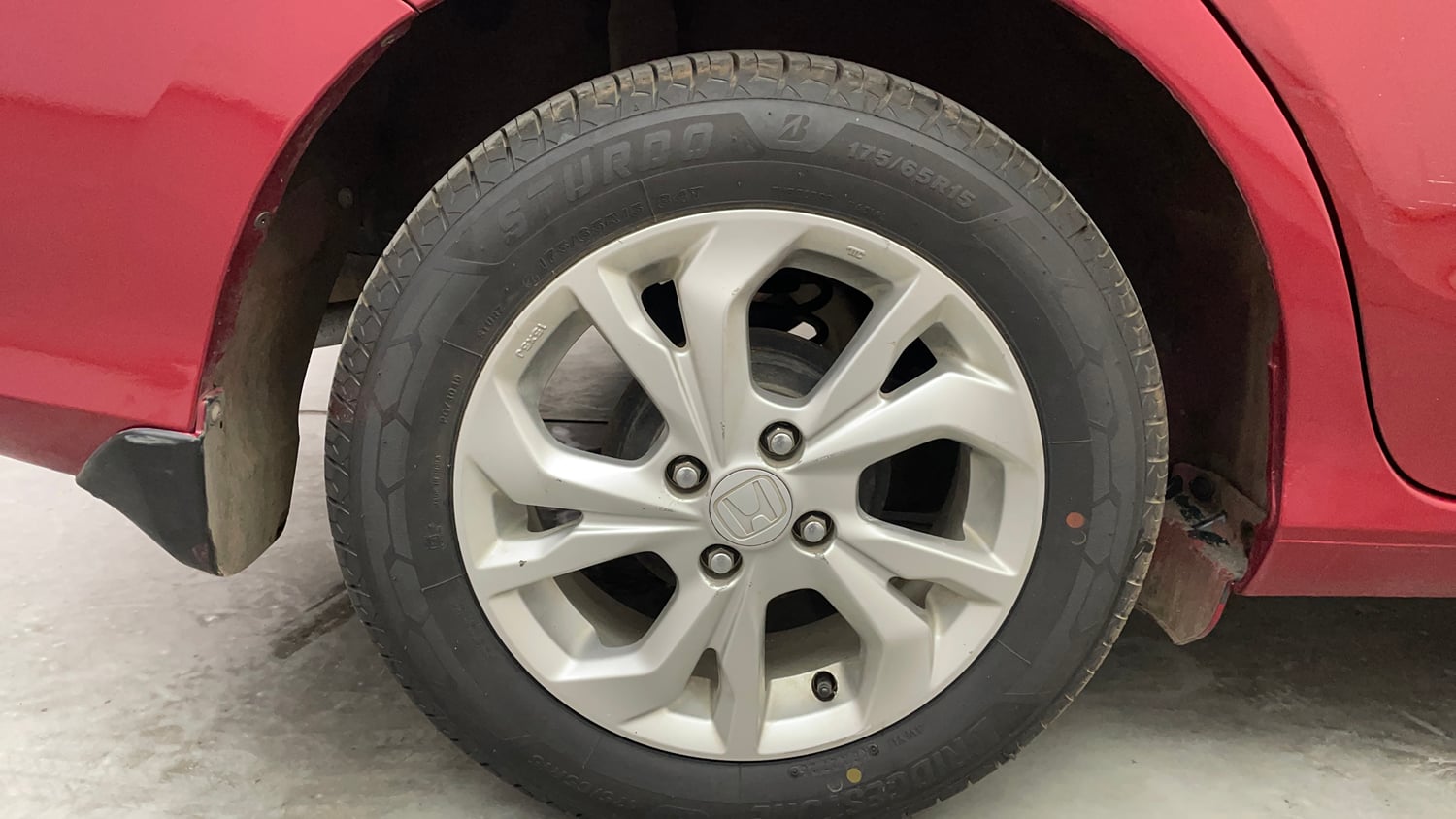 Used 2018 Honda Amaze 1.2 VX MT Petrol Petrol Manual tyres RIGHT REAR TYRE RIM VIEW