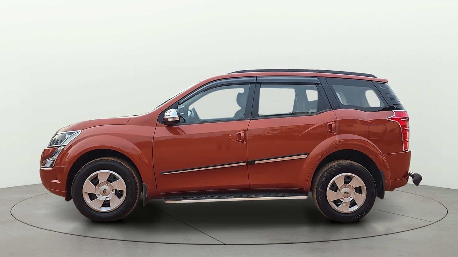 Used 2017 Mahindra XUV500 W4 Diesel Manual exterior LEFT SIDE VIEW