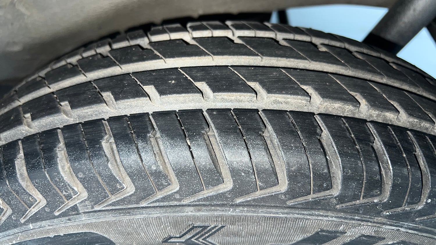 Used 2013 Maruti Suzuki Wagon R LXI Petrol Manual tyres LEFT REAR TYRE TREAD VIEW