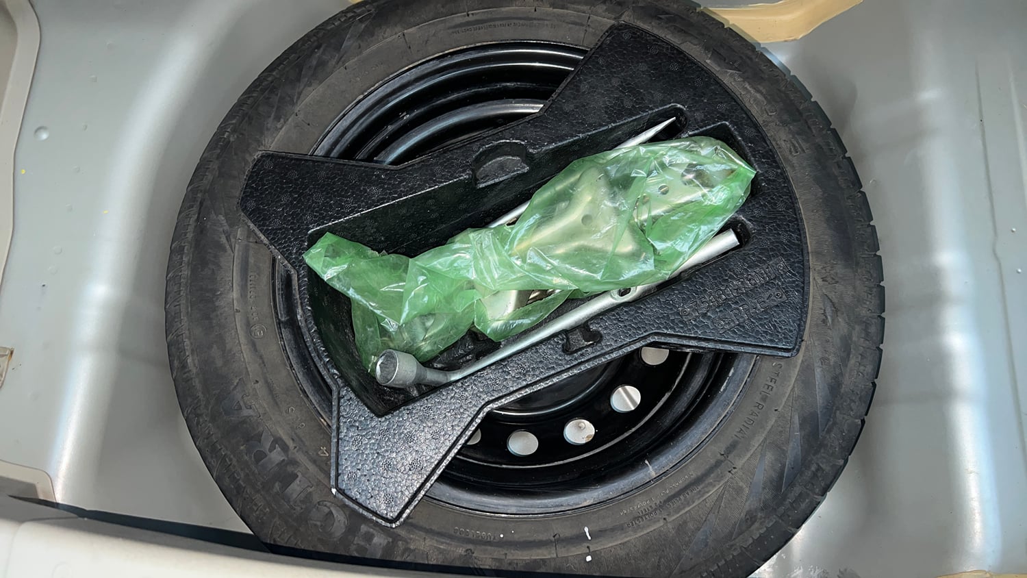 Used 2017 Maruti Suzuki Celerio VXi Petrol Manual tyres SPARE TYRE VIEW
