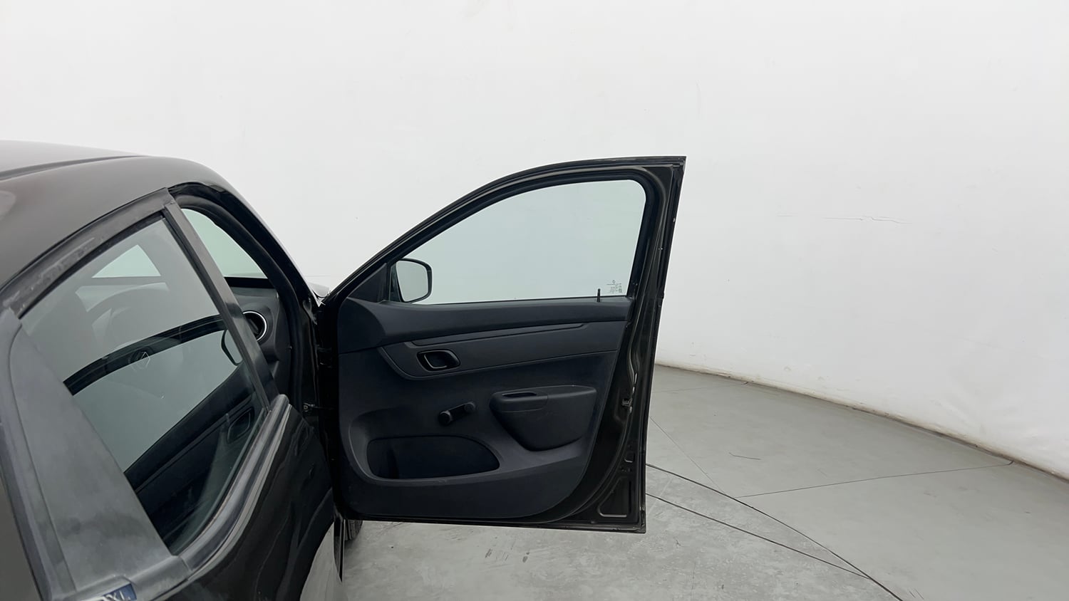Used 2016 Renault Kwid RXL Petrol Manual interior RIGHT FRONT DOOR OPEN VIEW