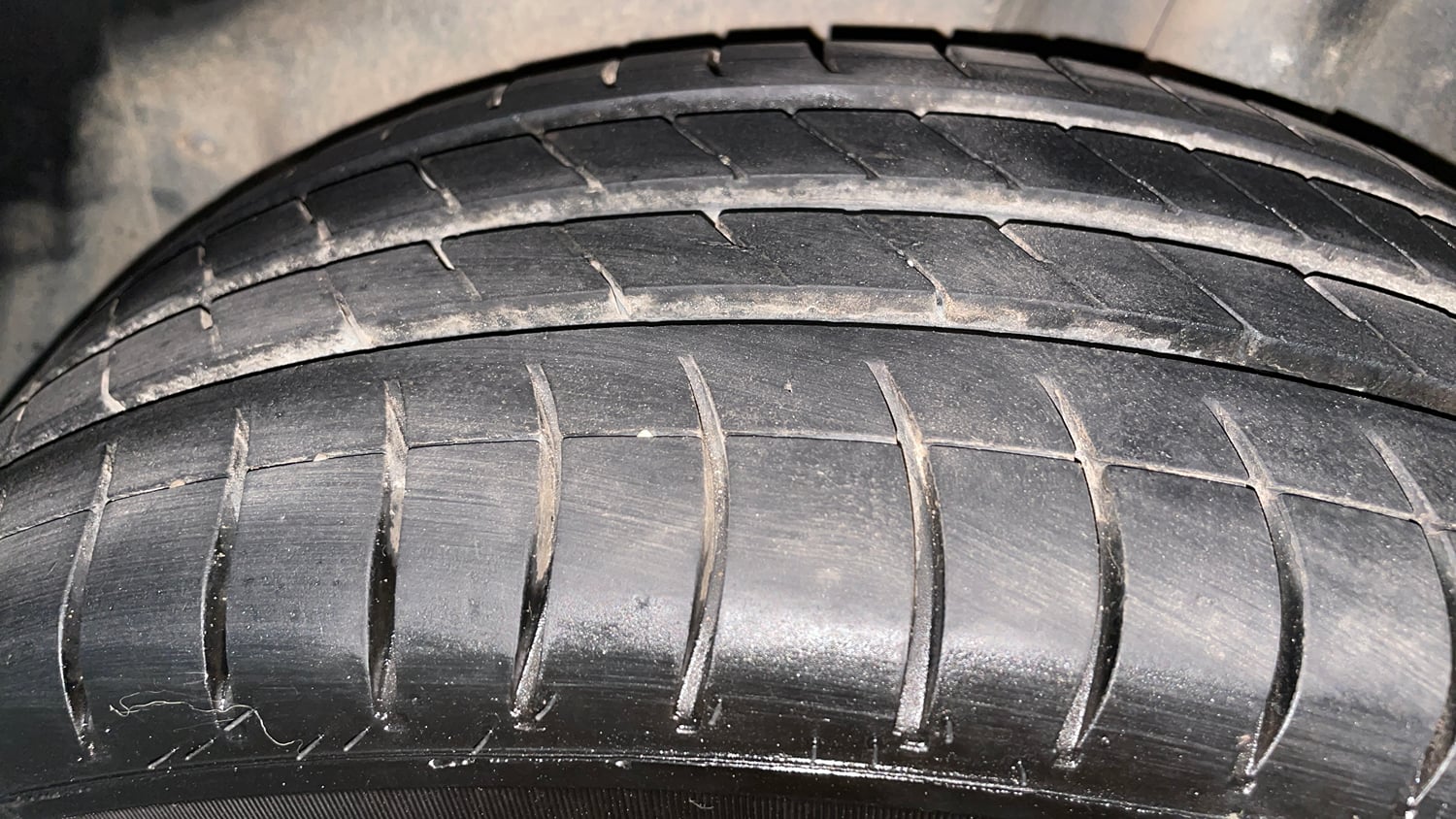Used 2014 Volkswagen Polo Comfortline 1.2L (P) Petrol Manual tyres LEFT REAR TYRE TREAD VIEW