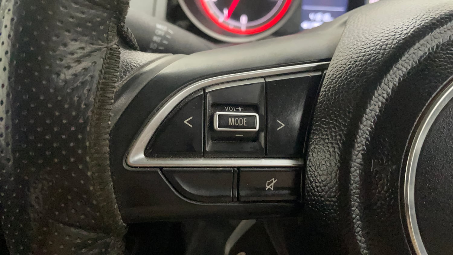 Used 2022 Maruti Suzuki Swift VXi Petrol Manual top_features Steering mounted controls
