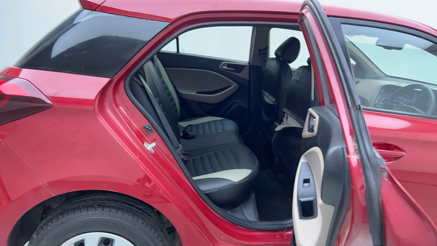 Used 2016 Hyundai Elite i20 Sportz 1.2 Petrol Manual interior RIGHT SIDE REAR DOOR CABIN VIEW