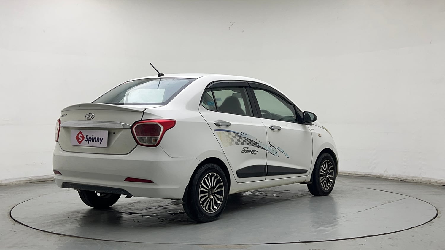Used 2017 Hyundai Xcent Base ABS 1.2 Petrol Manual exterior RIGHT REAR CORNER VIEW