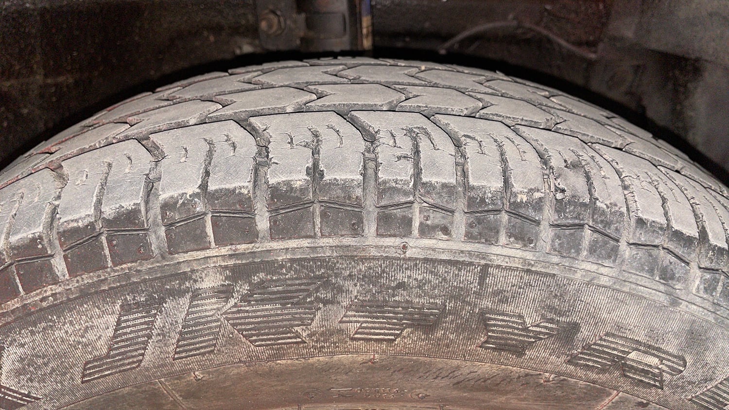 Used 2017 Maruti Suzuki Swift Lxi ABS (O) Petrol Manual tyres RIGHT FRONT TYRE TREAD VIEW