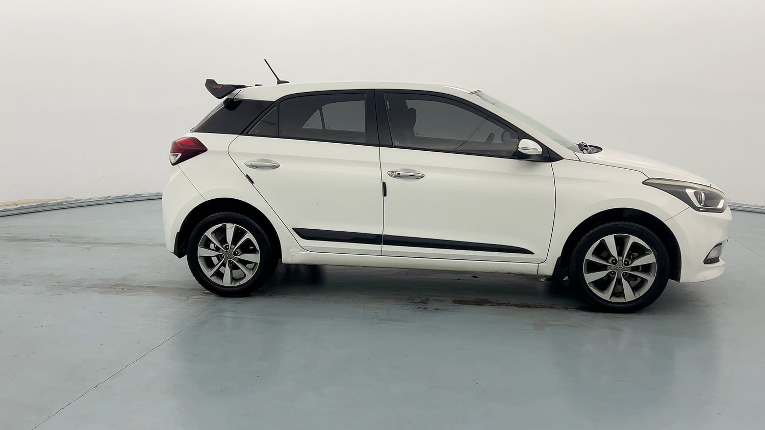 Used 2016 Hyundai Elite i20 Asta 1.2 Petrol Manual exterior RIGHT SIDE VIEW