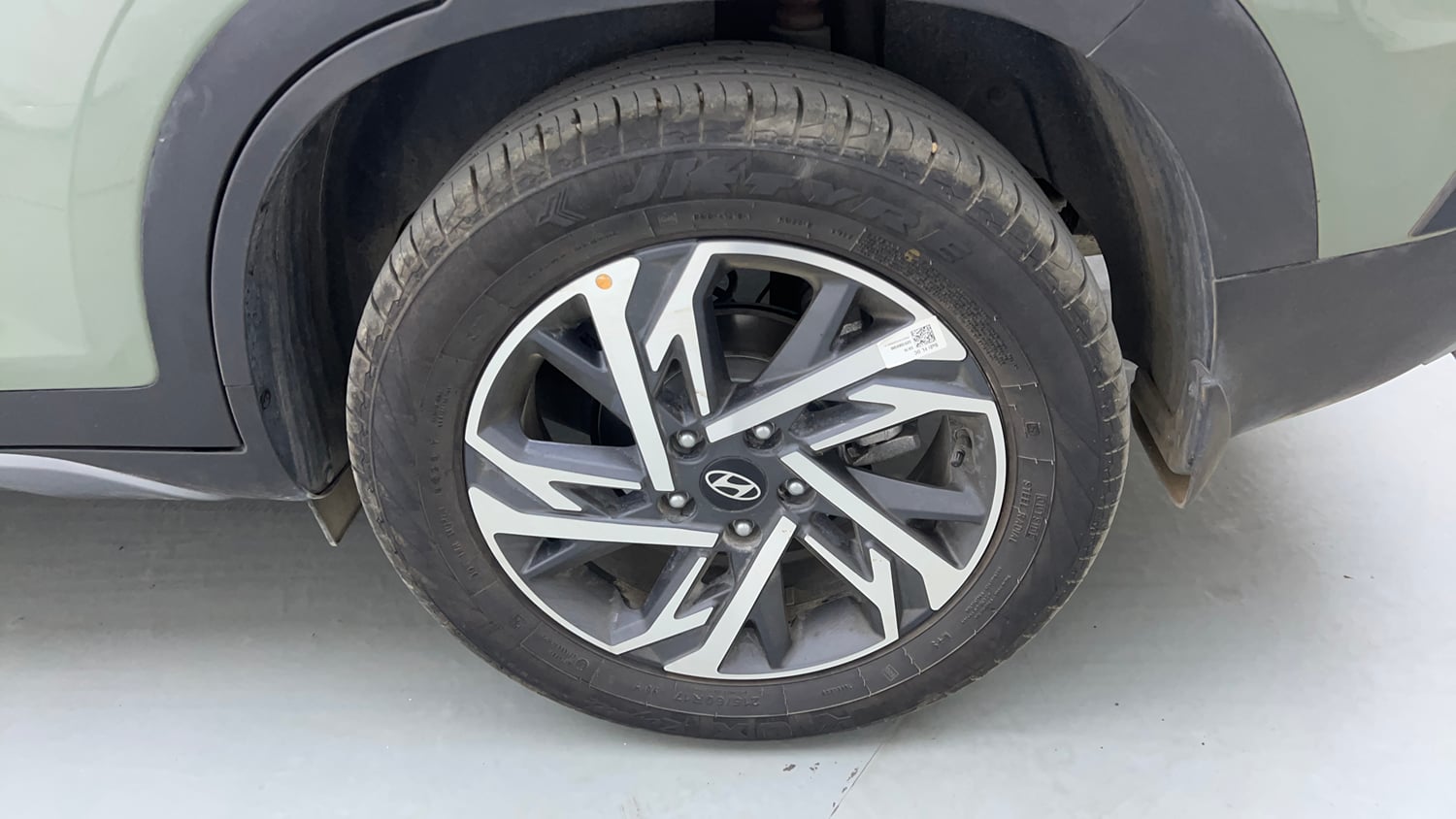 Used 2025 Hyundai Creta 1.5 MPi Petrol IVT SX(O) Petrol Automatic tyres LEFT REAR TYRE RIM VIEW