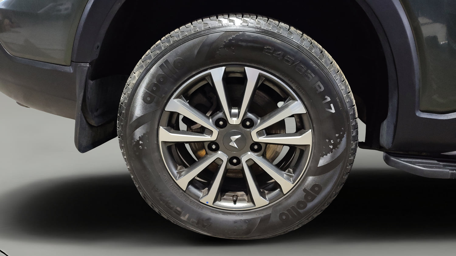 Used 2022 Mahindra Scorpio N Z8 L Petrol MT 7 STR Petrol Manual tyres RIGHT REAR TYRE RIM VIEW