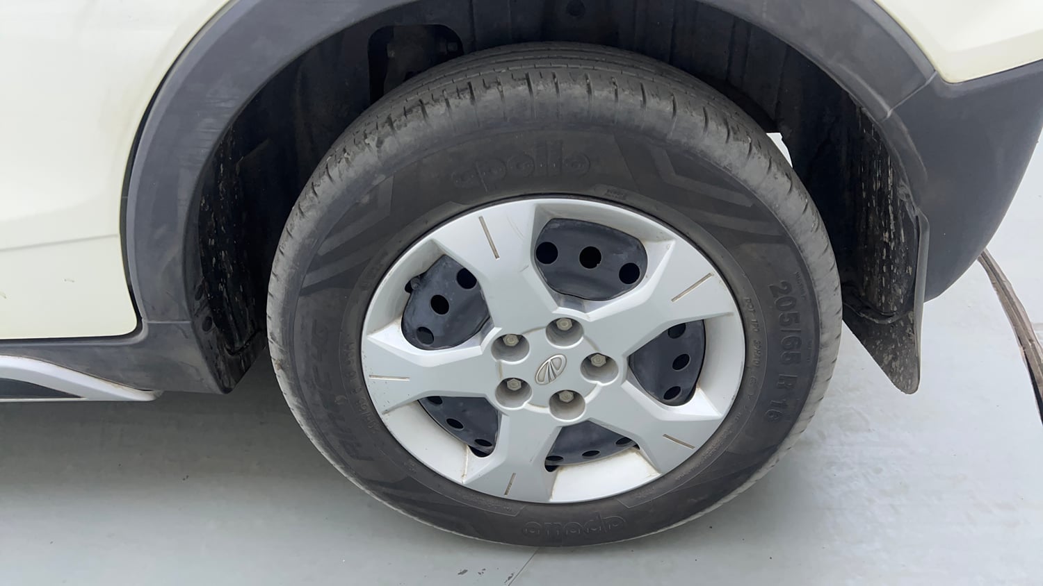 Used 2021 Mahindra XUV 300 W6 1.2 Petrol Petrol Manual tyres LEFT REAR TYRE RIM VIEW