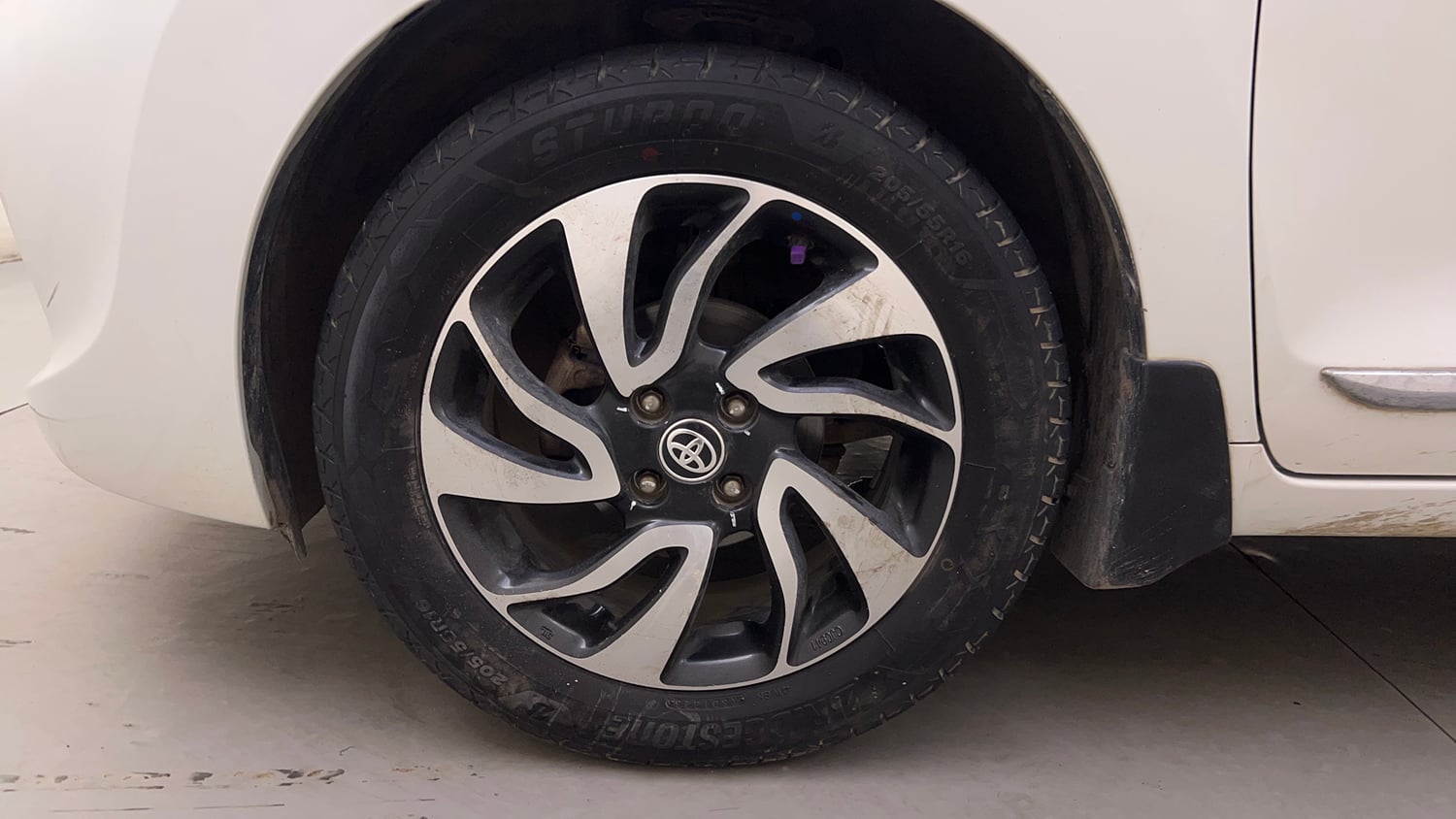 Used 2020 Toyota Glanza G CVT Petrol Automatic tyres LEFT FRONT TYRE RIM VIEW