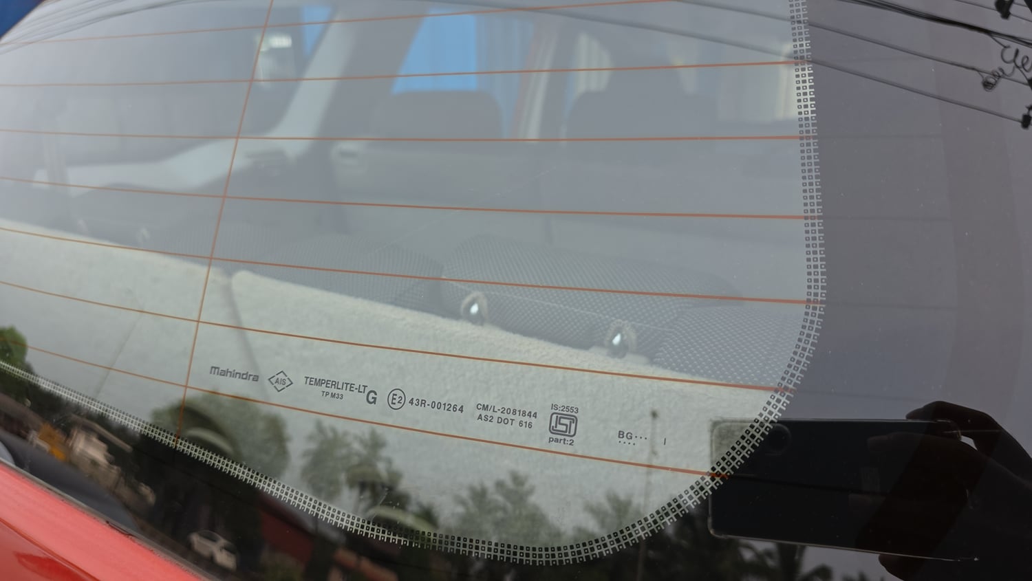 Used 2017 Mahindra XUV500 W4 Diesel Manual top_features Rear defogger
