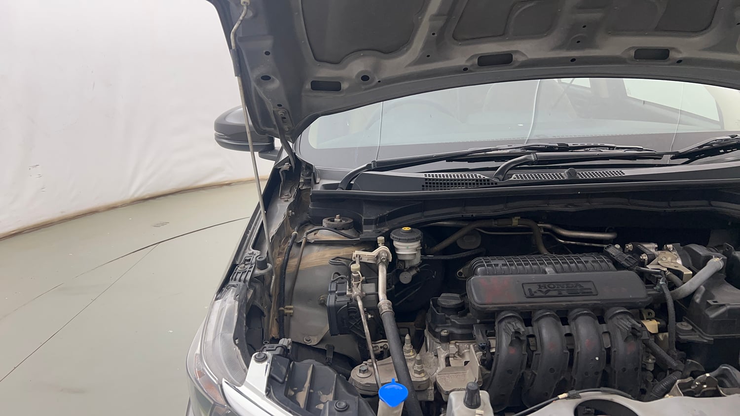 Used 2018 Honda Amaze 1.2 VX MT Petrol Petrol Manual engine ENGINE RIGHT SIDE HINGE & APRON VIEW