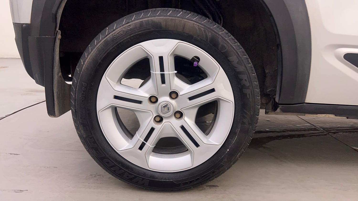 Used 2021 Renault Kiger RXT 1.0 Turbo MT Dual Tone Petrol Manual tyres RIGHT REAR TYRE RIM VIEW