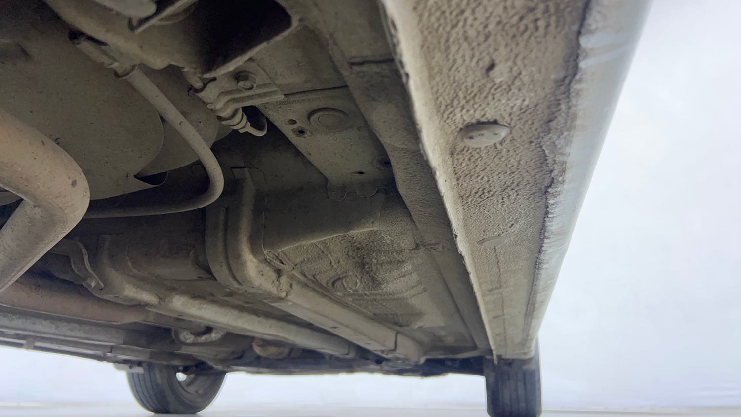 Used 2016 Hyundai Verna 1.6 VTVT SX Petrol Manual extra REAR RIGHT UNDERBODY VIEW